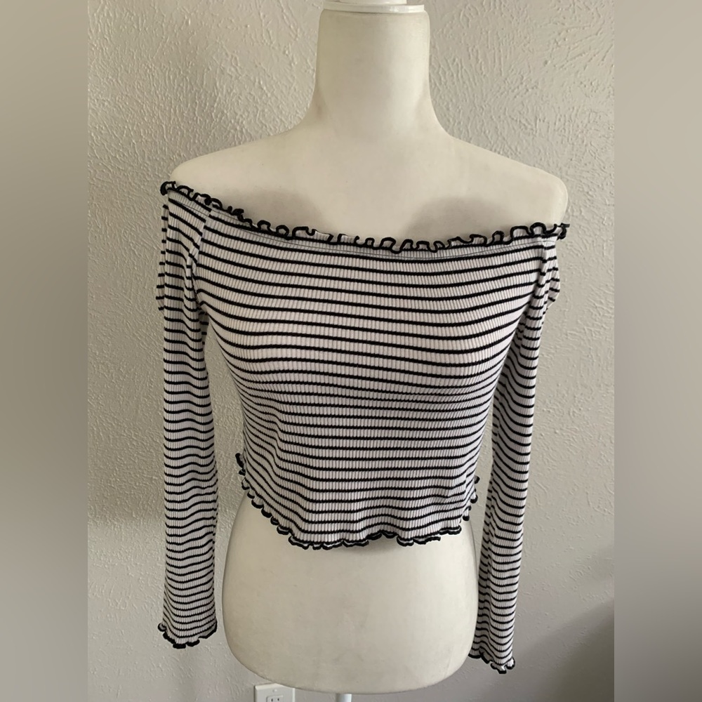 Off shoulder - Picture 2 of 4